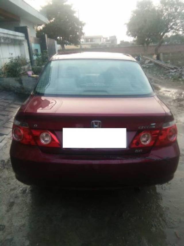 https://images10.gaadi.com/usedcar_image/4268236/original/processed_89e39f76-03b9-475d-bf90-b30215b330dd.jpg?imwidth=6401