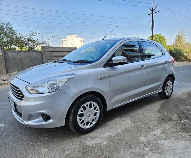 https://images10.gaadi.com/usedcar_image/4268255/original/718b49a926a11ed838f01cf5bd933423.jpg?imwidth=6400