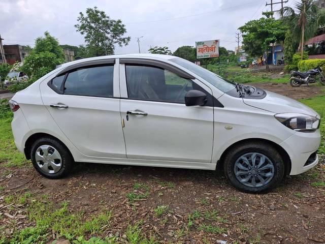 https://images10.gaadi.com/usedcar_image/4268311/original/processed_a23f381fc69b60cdc5eb5f2380672865.jpg?imwidth=6401