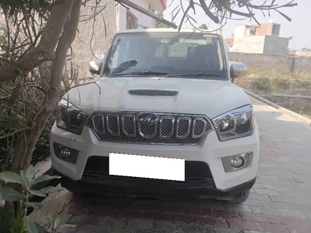 https://images10.gaadi.com/usedcar_image/4268406/original/processed_b86ccef9-8823-4b91-93ab-f9c9682898cc.jpg?imwidth=6400