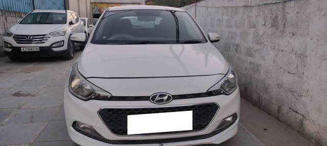 https://images10.gaadi.com/usedcar_image/4268468/original/processed_2bdc3bf1f754a28f13601a234fe4769d.jpg?imwidth=6400