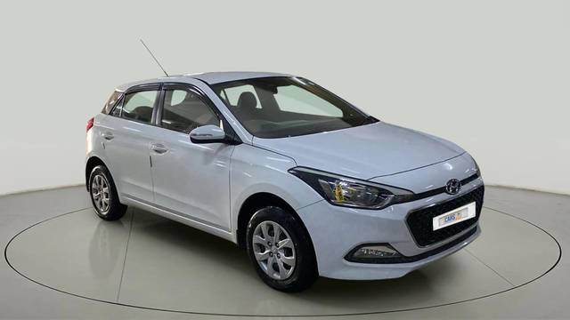 https://images10.gaadi.com/usedcar_image/4268483/original/e62f7cf59d81beebc48f1160842921f0.jpg?imwidth=6400