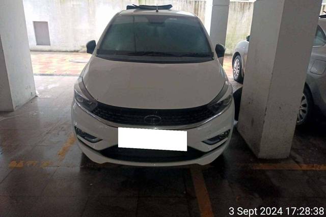 https://images10.gaadi.com/usedcar_image/4268550/original/f98047edd91cd85d5c0a4f4ac6f7fffd.jpg?imwidth=6402