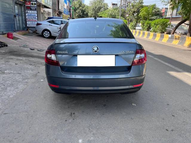 https://images10.gaadi.com/usedcar_image/4268558/original/processed_259df5cac59168a6ee75e69d95abf777.jpg?imwidth=6402