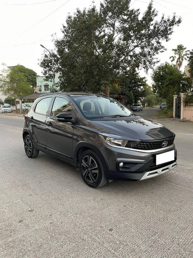 https://images10.gaadi.com/usedcar_image/4268623/original/processed_653cef4f3152886ecb93a375da0b65d8.jpg?imwidth=6400