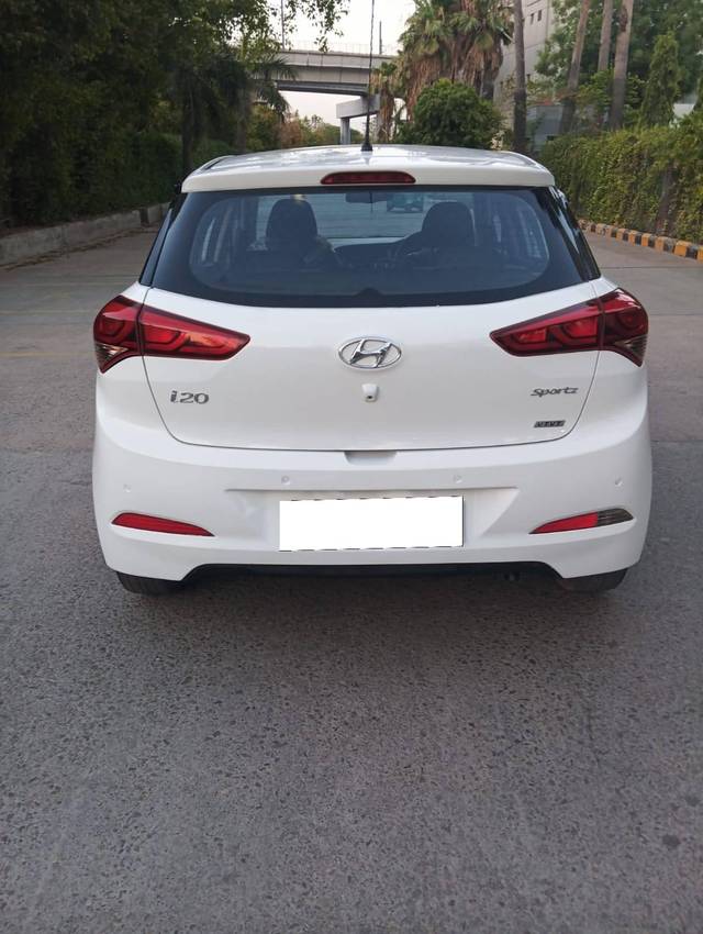 https://images10.gaadi.com/usedcar_image/4268643/original/processed_b0c9e93e8091c3088002432e8f483782.jpg?imwidth=6402