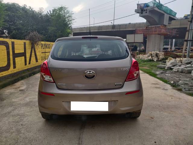 https://images10.gaadi.com/usedcar_image/4268673/original/processed_28d8dd67e2137a9f6366adedcc9423c3.jpg?imwidth=6401