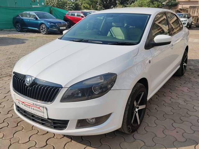 https://images10.gaadi.com/usedcar_image/4268711/original/processed_66cae1df7175345336c2dc43e76fd176.jpeg?imwidth=6402