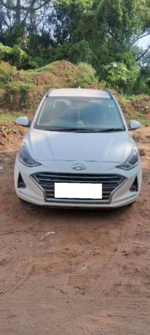 https://images10.gaadi.com/usedcar_image/4268824/original/processed_7e260677-1e0d-4002-afe9-9935a9090a06.jpg?imwidth=6402