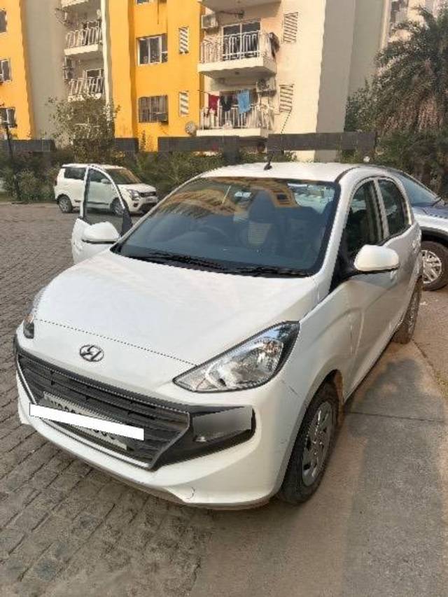 https://images10.gaadi.com/usedcar_image/4268902/original/processed_8bbbfb22-ebda-4fb1-b99f-0bf02aeafbfc.jpg?imwidth=6400