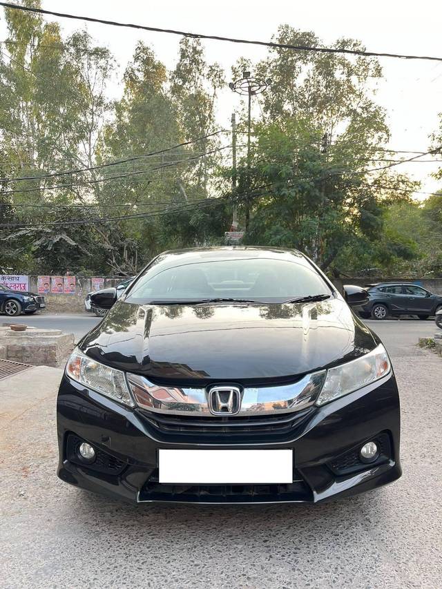 https://images10.gaadi.com/usedcar_image/4269013/original/processed_07a2fa0c8a7ca220291331b63bfea496.jpg?imwidth=6400