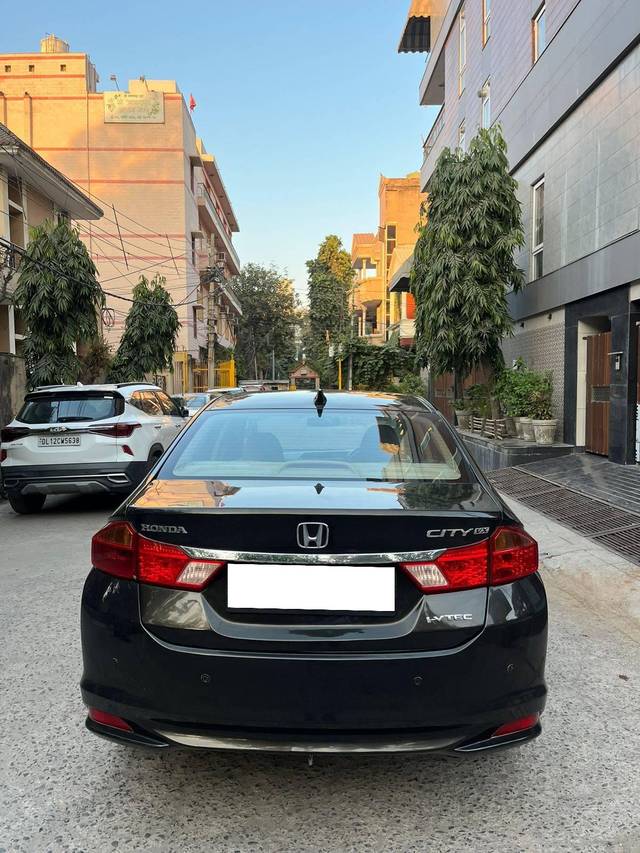 https://images10.gaadi.com/usedcar_image/4269013/original/processed_1ee4a03a58f6e4301b7cbacdcb9c0f3e.jpg?imwidth=6401