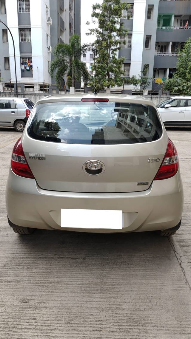 https://images10.gaadi.com/usedcar_image/4269055/original/processed_2485af9b3ce5f032ab91b636dd8f627f.jpg?imwidth=6402