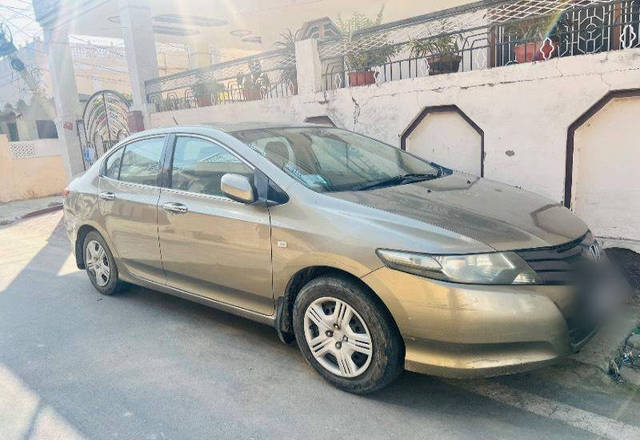 https://images10.gaadi.com/usedcar_image/4269086/original/f60994ebf7d2c6416560156db8adb5ff.jpeg?imwidth=6402