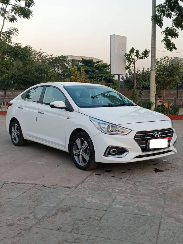 https://images10.gaadi.com/usedcar_image/4269241/original/processed_216c882493cc35fb72133fd67d48b36a.jpg?imwidth=6400