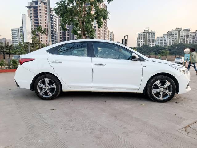 https://images10.gaadi.com/usedcar_image/4269241/original/processed_36865762176f91ba7ab7b9316b6eb1dd.jpg?imwidth=6401