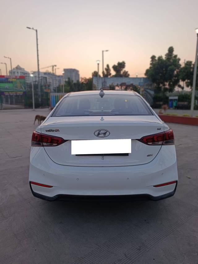 https://images10.gaadi.com/usedcar_image/4269241/original/processed_d3193238aa4367161bee2ba0f1fcedc2.jpg?imwidth=6402