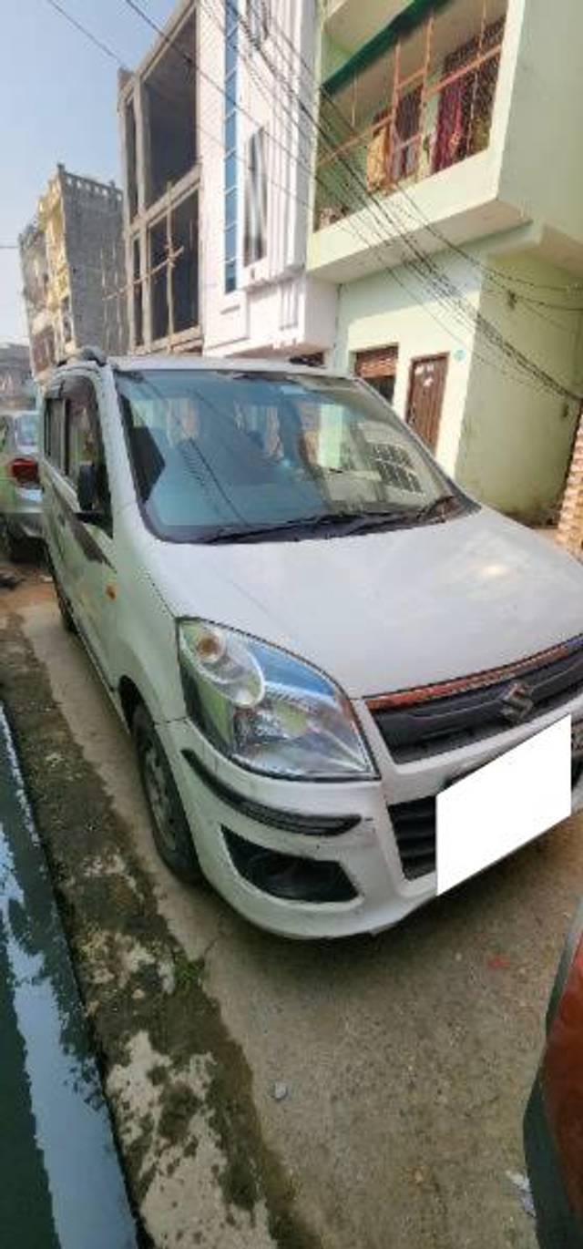 https://images10.gaadi.com/usedcar_image/4269248/original/processed_82c891d2-7c33-4c5f-8bcf-2299ad4042f6.jpg?imwidth=6400