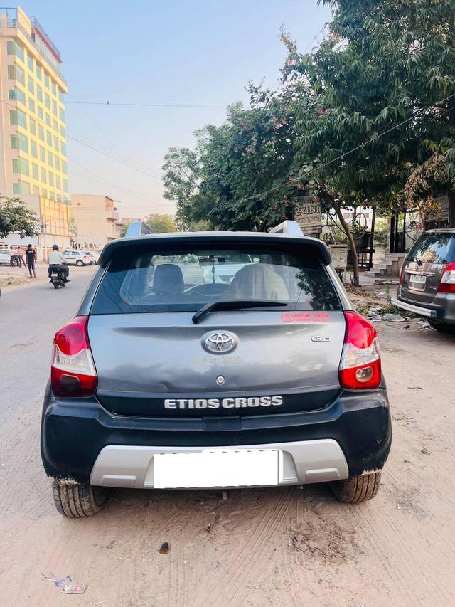 https://images10.gaadi.com/usedcar_image/4269279/original/processed_23a4427d17ef7a2bdde43a8e1b9e5eb3.jpg?imwidth=6402