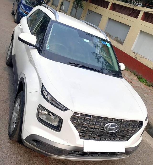 https://images10.gaadi.com/usedcar_image/4269380/original/processed_fe46a2aafd2246ff2681535f7485a2d1.jpg?imwidth=6400