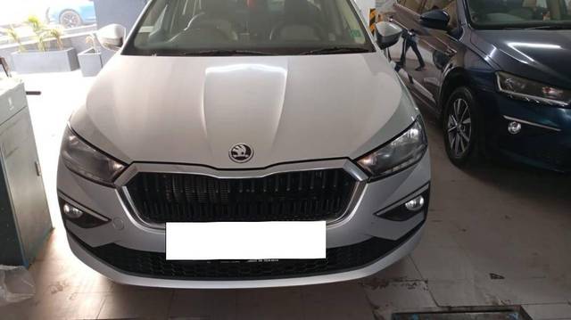 https://images10.gaadi.com/usedcar_image/4269388/original/2d677c2c01882012507cdbf9b49d1f39.jpg?imwidth=6400