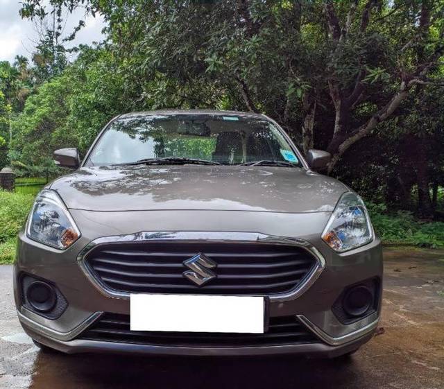 https://images10.gaadi.com/usedcar_image/4269465/original/processed_1cec9535-3cce-4160-8688-cc74d055bcbf.jpg?imwidth=6401