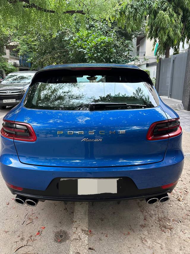 https://images10.gaadi.com/usedcar_image/4269529/original/processed_2e3c9dae53d1cd243d7e7697f468b6a4.jpg?imwidth=6402