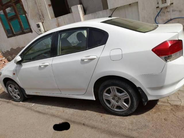 https://images10.gaadi.com/usedcar_image/4269533/original/processed_e4bb78c8-a492-4972-a164-a0d0fb4d7128.jpg?imwidth=6402