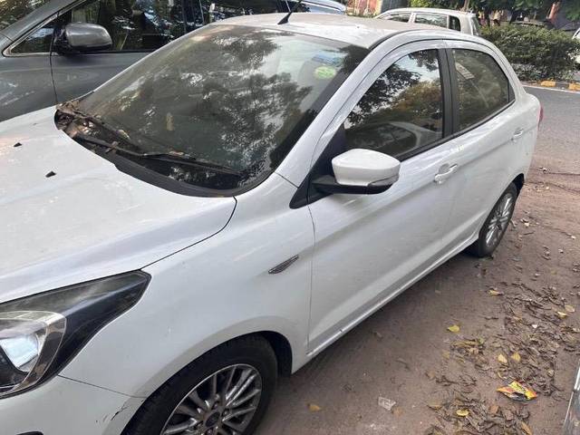 https://images10.gaadi.com/usedcar_image/4269572/original/871207fe358d5bb1139561eeb785255a.jpeg?imwidth=6402