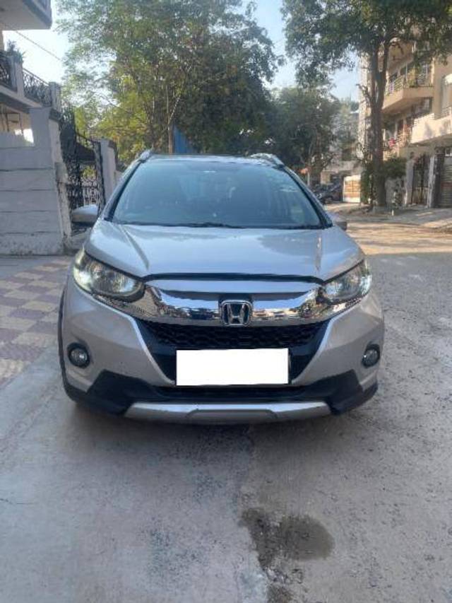 https://images10.gaadi.com/usedcar_image/4269622/original/cdd64b19888dc62b1ad7c3df1bfb2a52.jpg?imwidth=6400