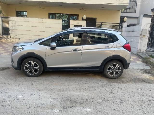 https://images10.gaadi.com/usedcar_image/4269622/original/f7c7713ffece84ad7fa09d1494969785.jpg?imwidth=6402