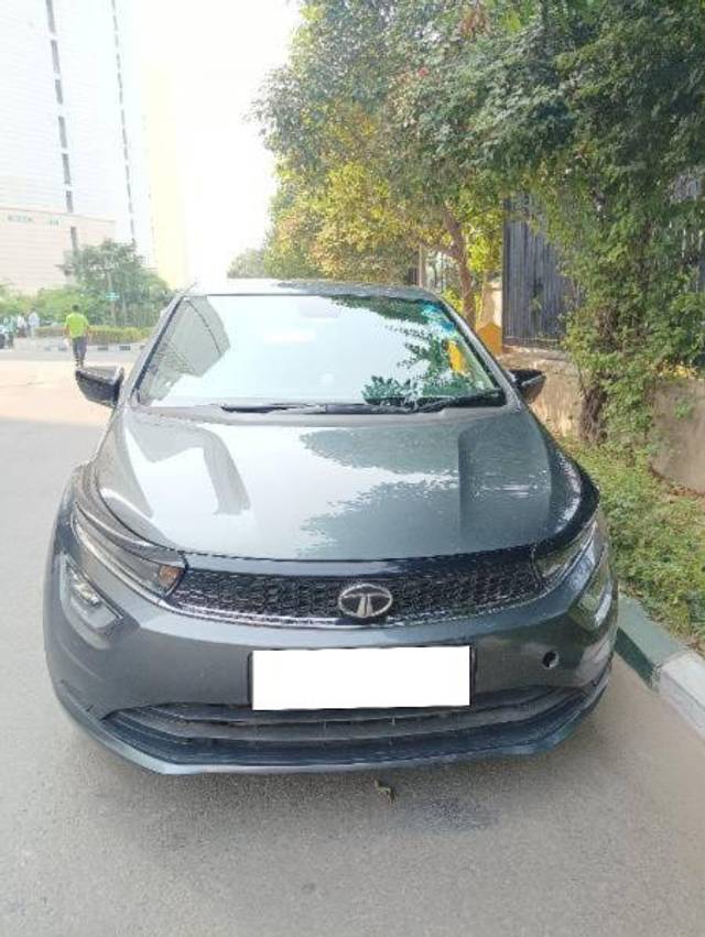 https://images10.gaadi.com/usedcar_image/4269633/original/processed_a24291ce-9a0a-4245-a621-3d27fa4191eb.jpg?imwidth=6401