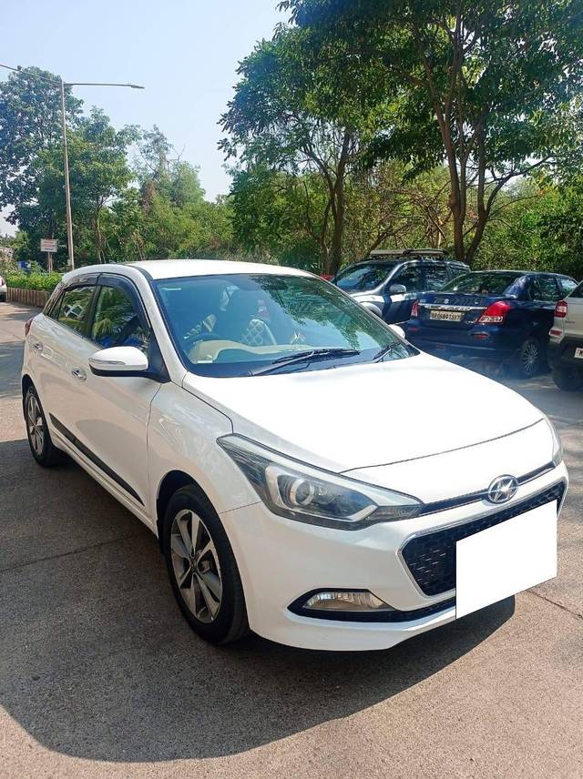 https://images10.gaadi.com/usedcar_image/4269666/original/processed_e6a8cf5250eb3ff8d5b1e678dba76c6e.jpg?imwidth=6400