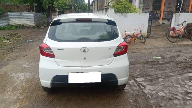 https://images10.gaadi.com/usedcar_image/4269677/original/processed_45ed98f6-827b-468f-899a-035de28c41b1.jpg?imwidth=6402