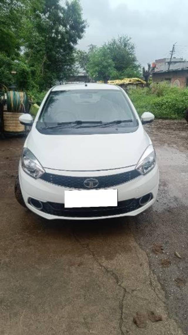 https://images10.gaadi.com/usedcar_image/4269677/original/processed_68d508b8-606a-4fa7-b543-d2a671a31779.jpg?imwidth=6400