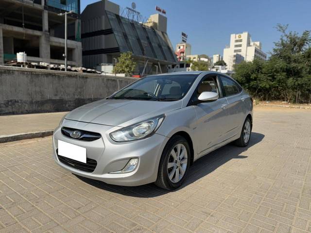 https://images10.gaadi.com/usedcar_image/4269729/original/processed_949a47fe2f60c3d97714b4769cf38493.jpg?imwidth=6402