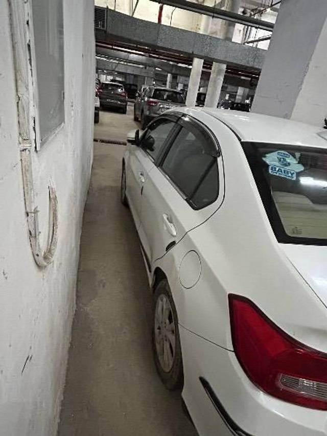 https://images10.gaadi.com/usedcar_image/4269764/original/processed_69d4fb11-1bd3-40c9-8400-820da9321b16.jpg?imwidth=6402