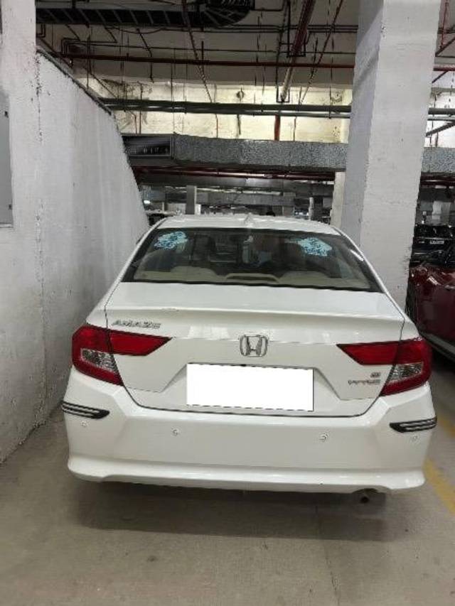 https://images10.gaadi.com/usedcar_image/4269764/original/processed_a80cae62-24a6-4052-826d-1df73de5baed.jpg?imwidth=6401