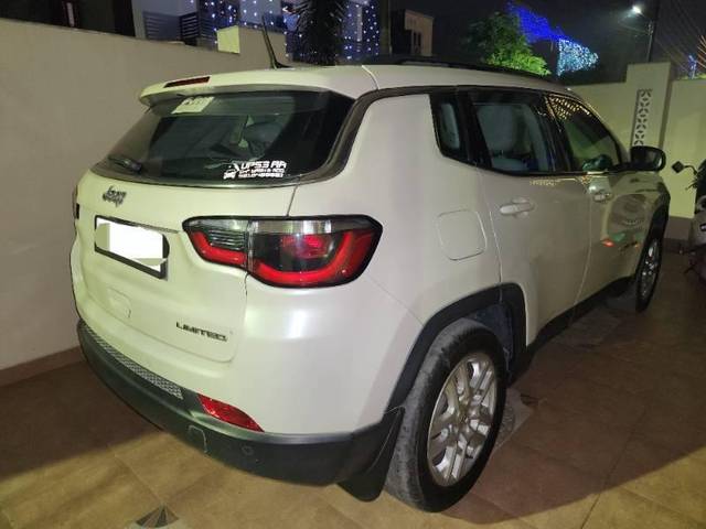 https://images10.gaadi.com/usedcar_image/4269784/original/processed_c30f99b2-b389-4b8d-920a-e07e77fc9601.jpg?imwidth=6402