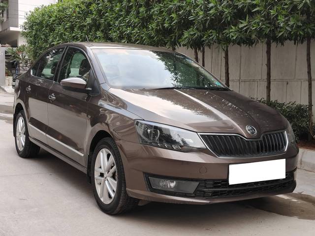 https://images10.gaadi.com/usedcar_image/4269803/original/processed_00b3b36499246e7e46d15f0c39bb2024.jpg?imwidth=6400