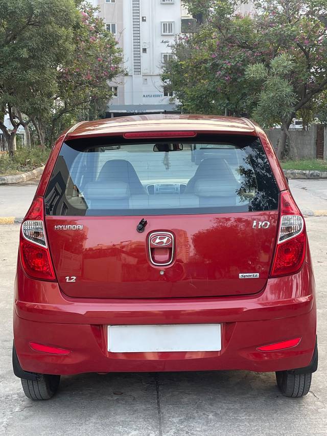 https://images10.gaadi.com/usedcar_image/4269838/original/processed_95195e8154358f6f15c3e0c561a8e042.jpg?imwidth=6402