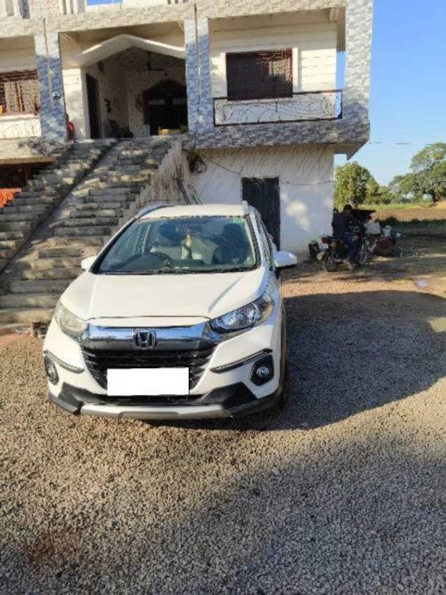 https://images10.gaadi.com/usedcar_image/4269870/original/processed_935c474d-5c92-47d0-8813-3d329a775070.jpg?imwidth=6400