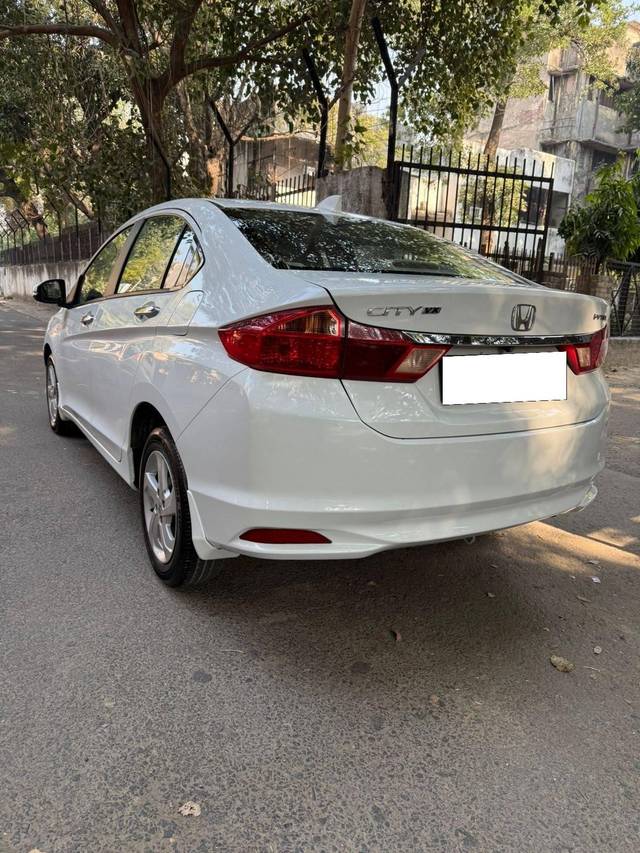 https://images10.gaadi.com/usedcar_image/4269871/original/processed_b255377ac6df08c4d676536cae6dce25.jpeg?imwidth=6402