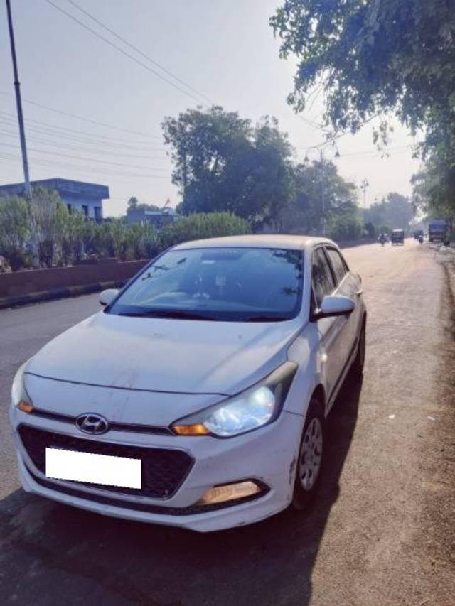 https://images10.gaadi.com/usedcar_image/4269975/original/processed_1a1e90cd-dd04-44f1-ba70-15ee38299cf2.jpg?imwidth=6401