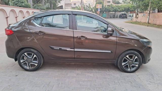 https://images10.gaadi.com/usedcar_image/4269988/original/processed_e14cbb1e8fd179236323f30802dd695c.jpg?imwidth=6401