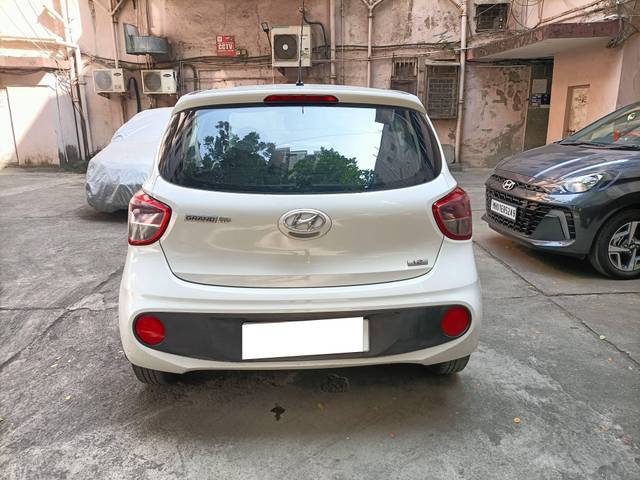 https://images10.gaadi.com/usedcar_image/4270025/original/processed_9154d695568bbdbf49ea63e181f8d7cc.jpg?imwidth=6401