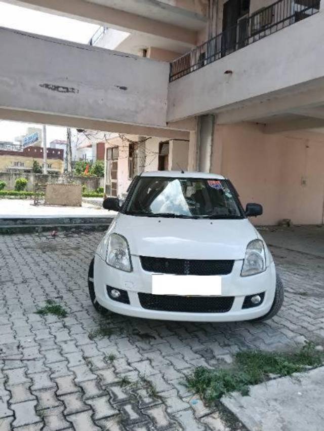 https://images10.gaadi.com/usedcar_image/4270030/original/processed_f3724ad8-d61d-47e3-8826-1c7c0ddb4e74.jpg?imwidth=6402