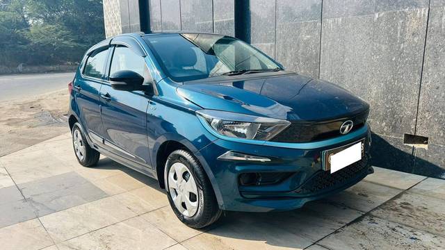 https://images10.gaadi.com/usedcar_image/4270057/original/processed_19b823ef2f9fb77662b12acdfc1d08db.jpg?imwidth=6400