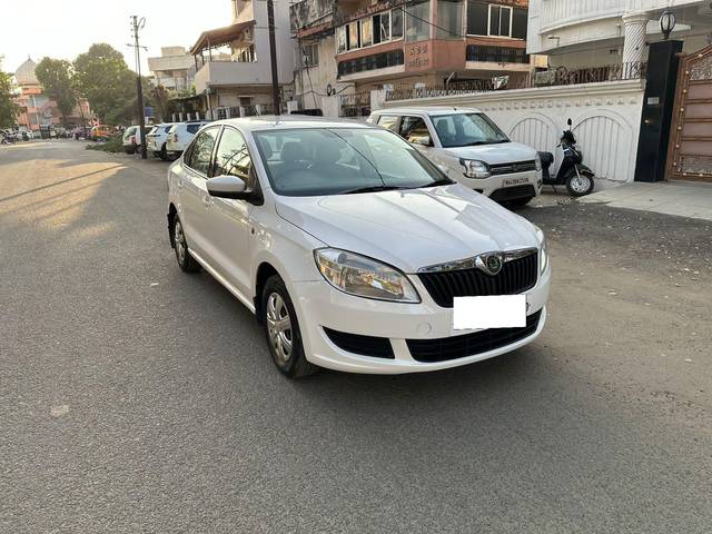 https://images10.gaadi.com/usedcar_image/4270118/original/processed_c35b33252944d4e4d0f9320fcc36c758.jpg?imwidth=6400