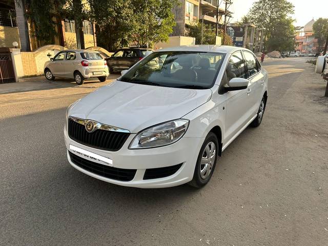 https://images10.gaadi.com/usedcar_image/4270118/original/processed_ef734e2989f2edfd3fcf79a57b2f780f.jpg?imwidth=6401